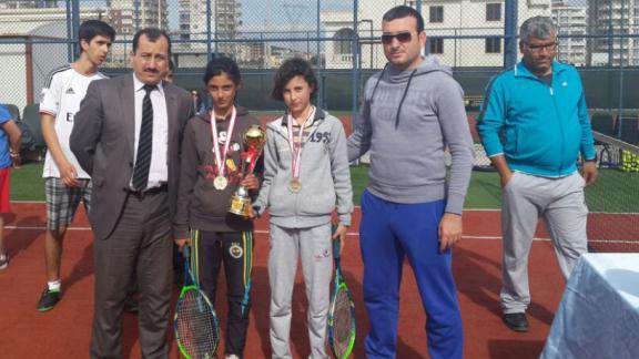 Yıldız Kızlar Tenis Turnuvalarında Şambayat Merkez Ortaokulu Geleneği Değiştirmedi