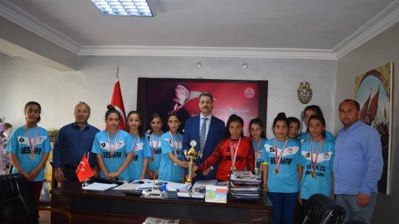 Kutluca Ortaokulu Kız Futbol Takımından Büyük Başarı