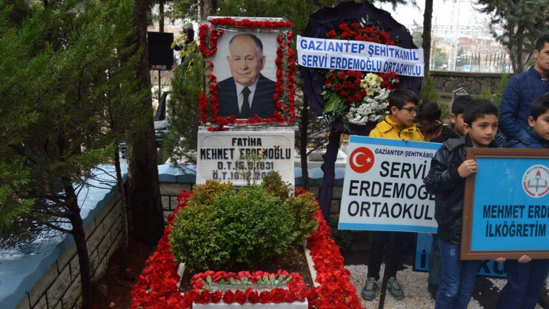 "Bilge İnsan" Mehmet Erdemoğlu Mezarı Başında Anıldı