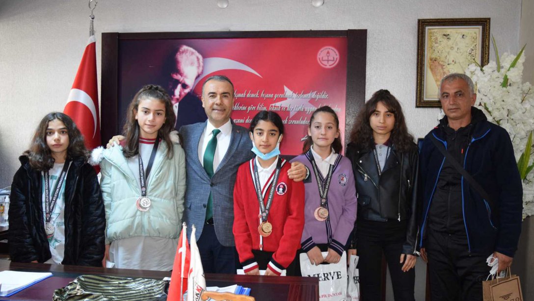 Atletizmde Türkiye Şampiyonlarına Müdürlüğümüzden Ödül