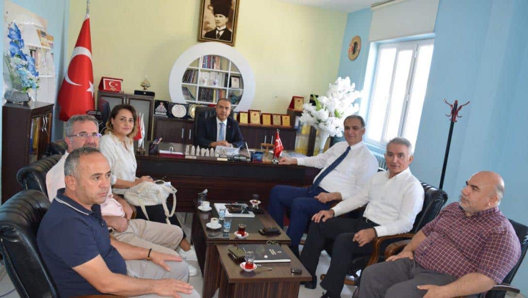 Besni Eğitim Bayramı Öncesi Müdürümüz Mehmet Demirel'e Ziyaret