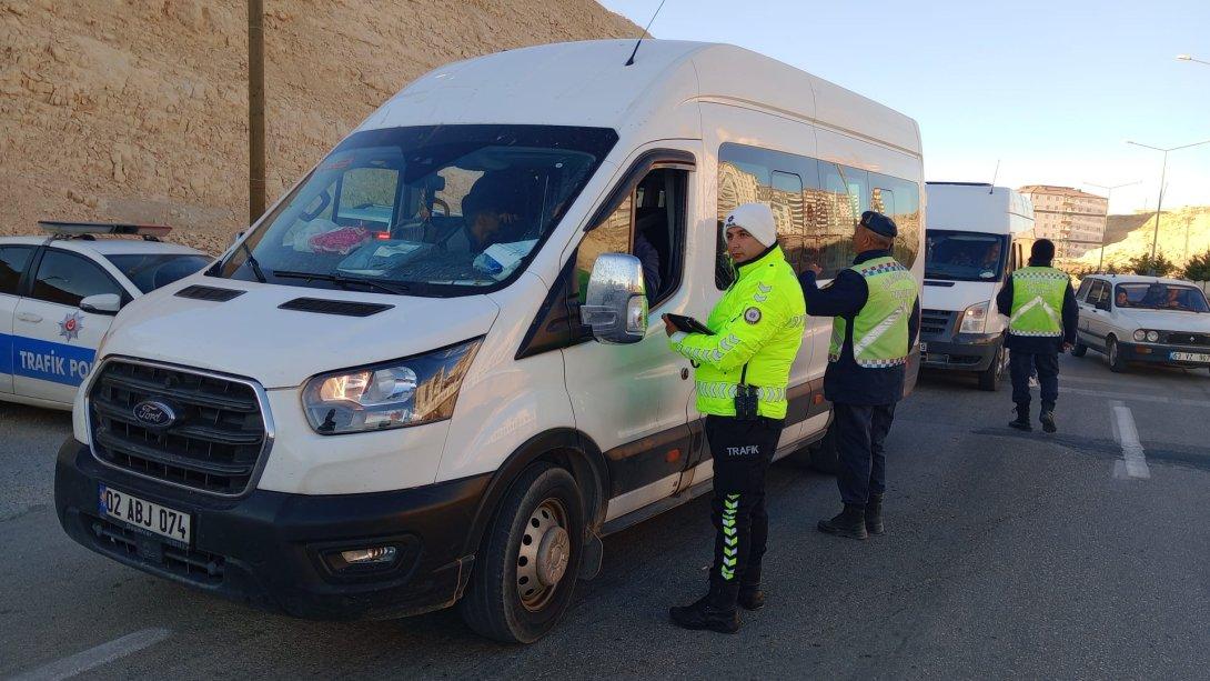 Besni'de Öğrenci Servis Araçlarının Denetimi Gerçekleştirildi