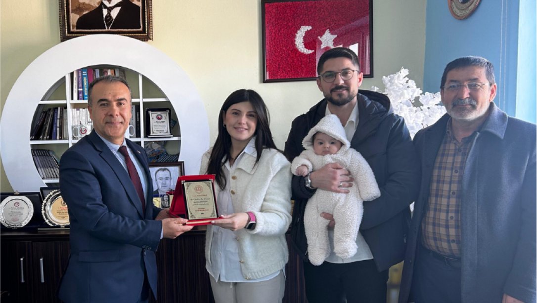 Müdürlüğümüzde Hayırseverimize Özel Plaket Takdimi